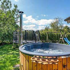 Vakantiehuis "Alrike" - 850m from the sea