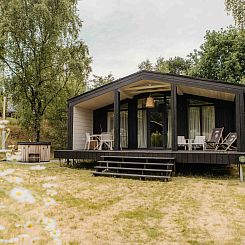 The Hills met Hottub