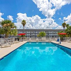 Magic Castle Inn & Suites Motel
