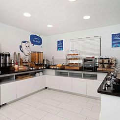 Magic Castle Inn & Suites Motel