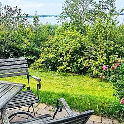 Vakantiehuis TRADITIONELLES REETDACHHAUS MIT SAUNA, KAMINOFE
