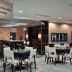 DoubleTree by Hilton Hotel Savannah Airport