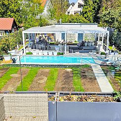 Appartement Luxurious large Home, Pool , Garden , Koi Pond