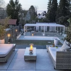 Appartement Luxurious large Home, Pool , Garden , Koi Pond