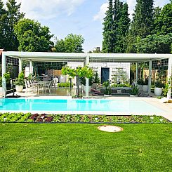 Appartement Luxurious large Home, Pool , Garden , Koi Pond