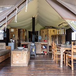 Glampinglodge de luxe met privé sanitair