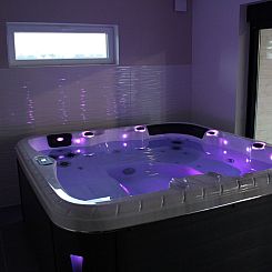 Vakantiehuis Große Villa am Meer mit privatem Spa Bereich
