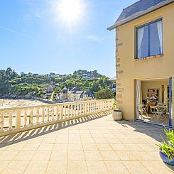 Vakantiehuis Villa "Ker House" mit Blick auf das Wasser