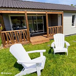 Chalet met zwembad bij zee