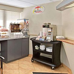Super 8 by Wyndham Long Island City LGA Hotel