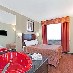 Super 8 by Wyndham Long Island City LGA Hotel