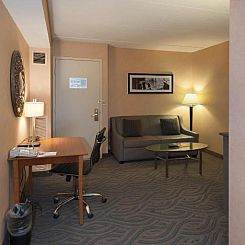 Crowne Plaza Suites : MSP Airport - Mall of America, an IHG 