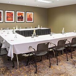 Crowne Plaza Suites : MSP Airport - Mall of America, an IHG 