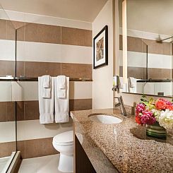Staypineapple, Hotel Rose, Downtown Portland