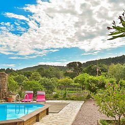 Vakantiehuis Charmantes Natursteinhaus mit Pool