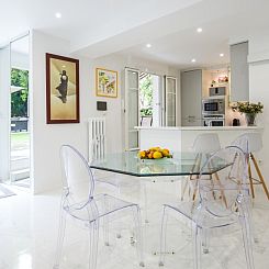 Elegant apartment, Port 2' walk, private garden