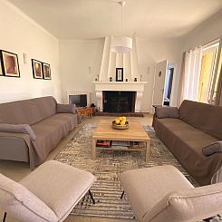 Vakantiehuis Geräumige und elegante Villa mit großem Garte