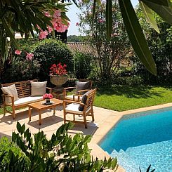 Vakantiehuis Charmante Villa mit Pool und Golfplatz