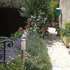 Appartement SCHÖNES STUDIO MIT GARTEN FÜR 2 IM DORF