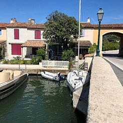 Vakantiehuis Gemütliches Ferienhaus in Grimaud mit Terrasse