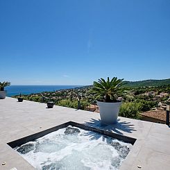 Vakantiehuis 950m vom Meer, herrlicher MEERESBLICK, Pool, Ja