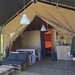 Safaritent met privébadkamer