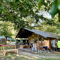 Safaritent met badkamer