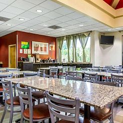 Quality Suites Orlando Close to I-Drive