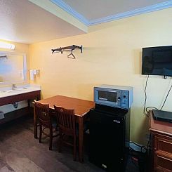 Van Ness Inn