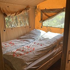 Safari Tent XXL + jacuzzi buiten