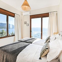 Vakantiehuis Karavi Villa mit privatem Zugang zum Meer