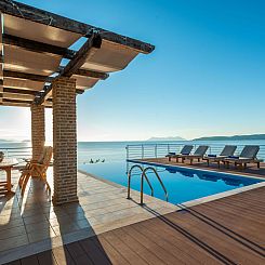 Vakantiehuis Karavi Villa mit privatem Zugang zum Meer