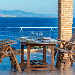 Vakantiehuis Karavi Villa mit privatem Zugang zum Meer