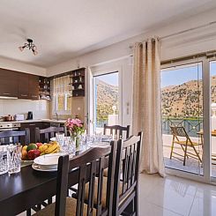 Vakantiehuis Wunderschöne Villa am Kournas-See★Großer pr