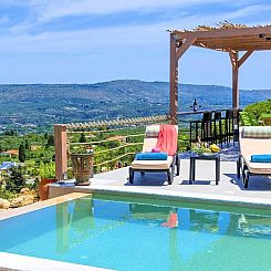 Vakantiehuis Villa Vardis mit beheiztem Pool