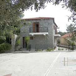 Geschakelde woning in Agia Paraskevi