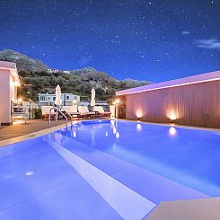 Vakantiehuis Petralis Luxus Villa Pool Whirlpool