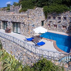 Appartement Villa mit privatem Pool in der Nähe von Elafoni