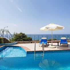 Appartement Villa mit privatem Pool in der Nähe von Elafoni