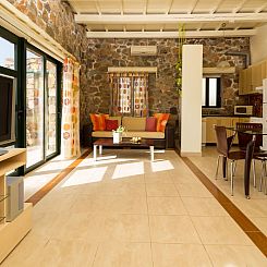 Appartement Villa mit privatem Pool in der Nähe von Elafoni