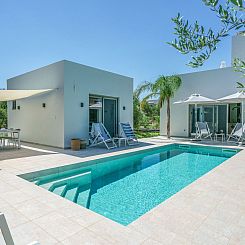 Vakantiehuis Neue moderne Villa Tessera mit privatem Pool un