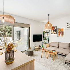 Vakantiehuis Neue moderne Villa Tessera mit privatem Pool un