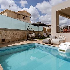 Vakantiehuis 3-Schlafzimmer-Villa mit privatem Pool und Lade