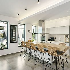 Vakantiehuis Lux-Villa mit Innen- und Außenpool, BBQ und Fi