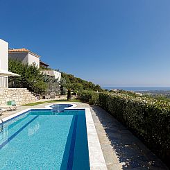 Vakantiehuis Familienvilla mit Pool, Garten, Spielplatz und 