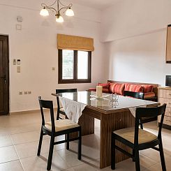Vakantiehuis Familienvilla mit privatem Pool, Spielplatz und