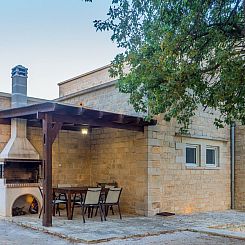Vakantiehuis Villa aus Stein mit privatem Pool und BBQ-Berei