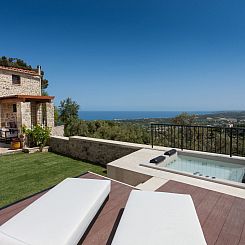 Vakantiehuis Ali Vafi's Villa - Beheizter Jacuzzi und Innenp