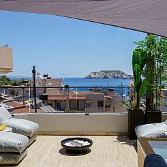 Vakantiehuis Neue Charavgi Suite mit Jacuzzi, 40m vom Strand
