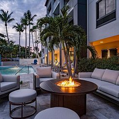 Courtyard by Marriott - Naples